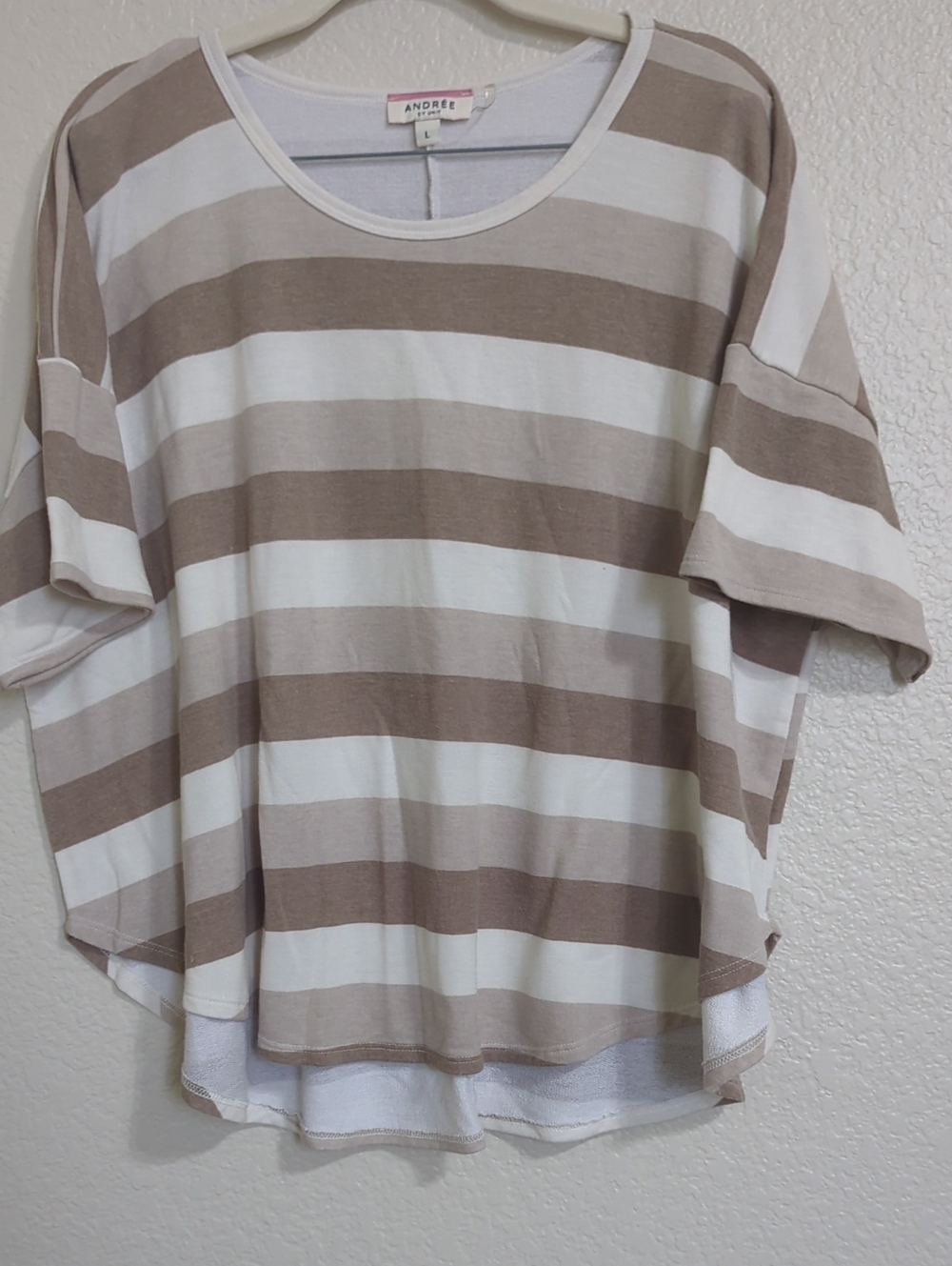Andree By Unit  Beige & White Striped Short-Sleeve Tee